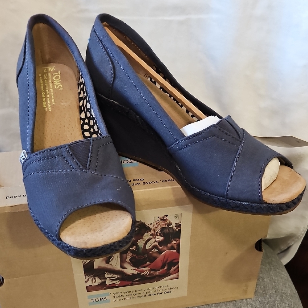 TOMS Women's My Midnight Blue Wedge Slip On Peep Toe Shoes Size 7 Brand New